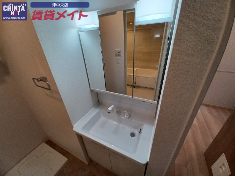 洗面設備　同型部屋写真です。