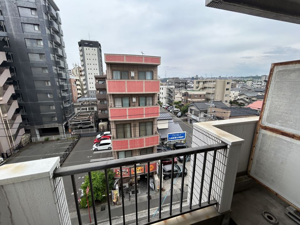 バルコニー　南向きで日当たり良好です！