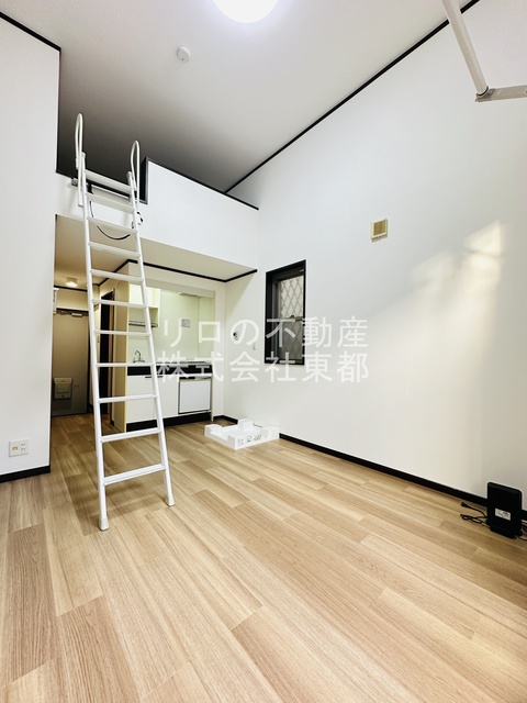 その他部屋・スペース　室内は落ち着いた温もりを感じるフローリングです☆