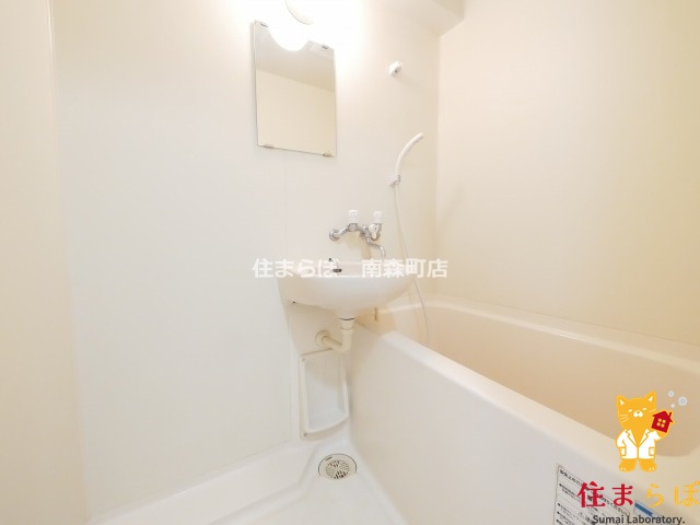 バス・シャワールーム　「見た目じゃなく、心に“しっくりくる”を大切に。」