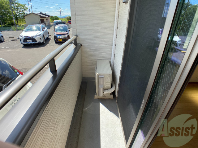 バルコニー　こちらはバルコニー。洗濯物が干せるようになっています。