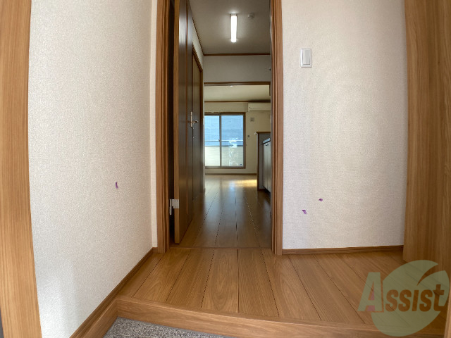 玄関　玄関の様子です。明るい印象ですね。気分もあがりそう。