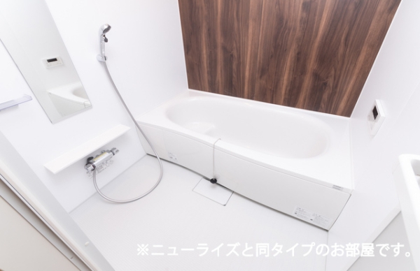 バス・シャワールーム　※参考写真　同建築メーカー施工の同間取完成他物件のものです。