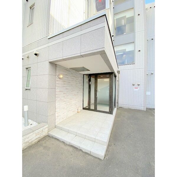 エントランス　ゆとりのあるエントランスです