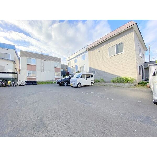 駐車場　駐車場に車を止められます