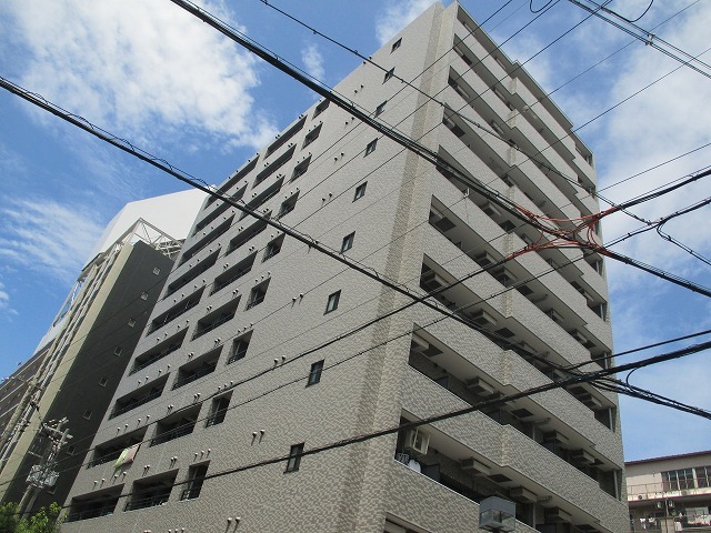 建物外観　分譲マンションならでは重厚感ですね