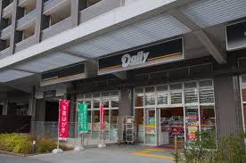 コンビニ　デイリーヤマザキブリリアマーレ有明店（コンビニ）まで421m