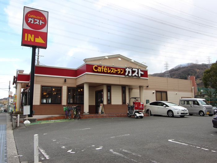 飲食店　ガスト（飲食店）まで687m