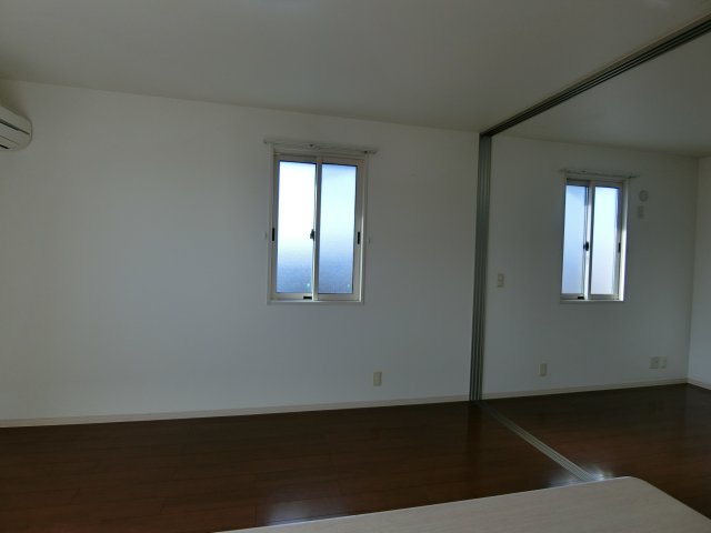 居室・リビング　イメージ301号室の写真（反転あり）