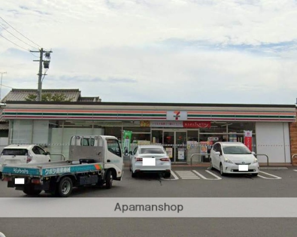 コンビニ　セブンイレブン（コンビニ）まで888m