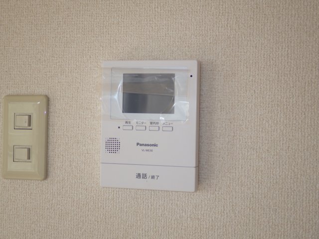セキュリティ　モニター付きインターホンで訪問者を視認可！