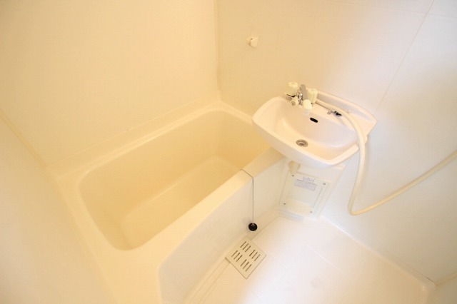 洗面設備　同物件、別号室のものです。