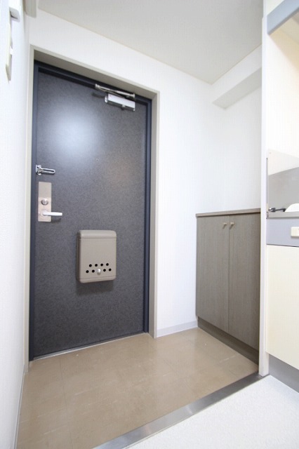 玄関　同物件、別号室のものです。