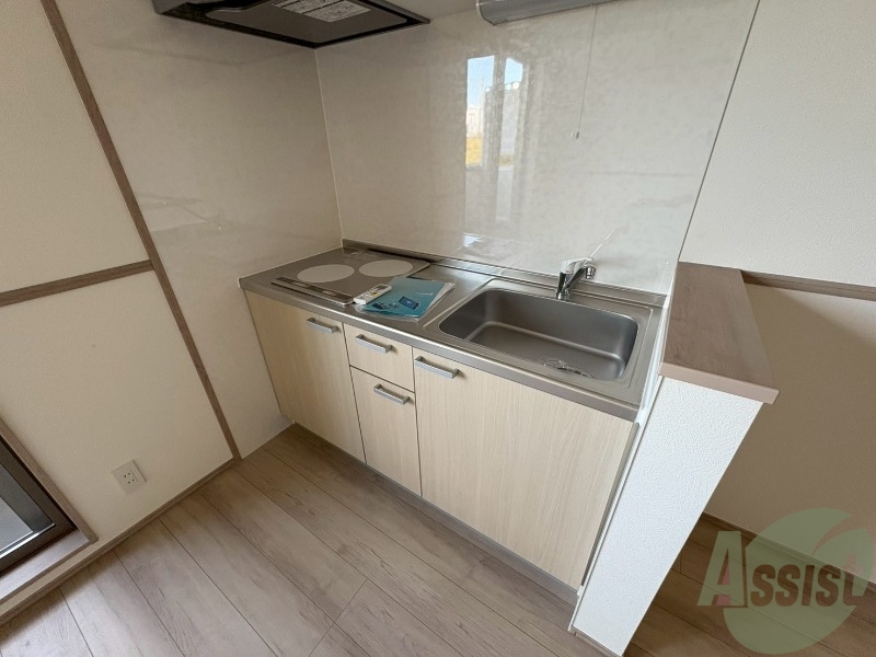 キッチン　こちらはキッチンになります。コンロ２口付いております。