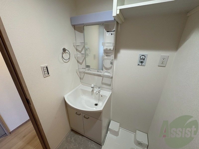 洗面設備　こちらは洗面台になります。シャンプードレッサー仕様です。