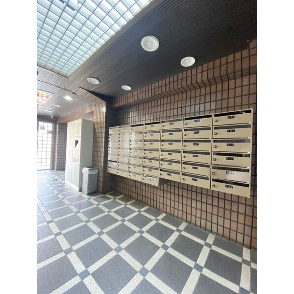 エントランス　ゆとりのあるエントランスです