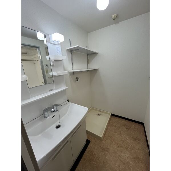 洗面設備　広い洗面スペース
