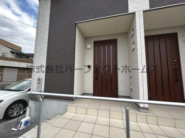 エントランス　落ち着いたエントランスです