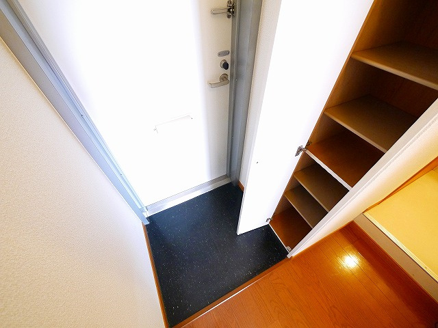 玄関　収納もある玄関です
