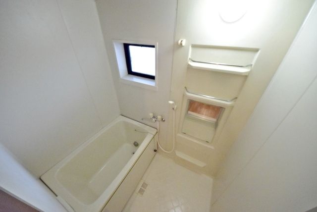 バス・シャワールーム　浴室に窓ございます