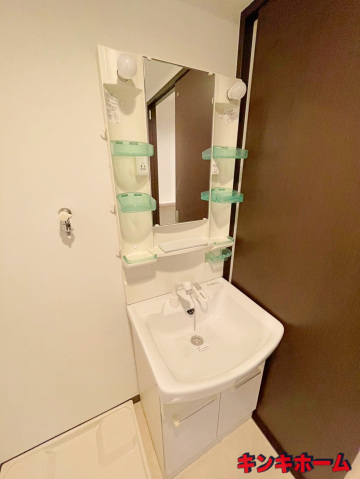 洗面設備　写真は別のお部屋のものでございます