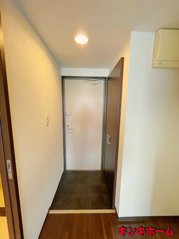 玄関　写真は別のお部屋のものでございます