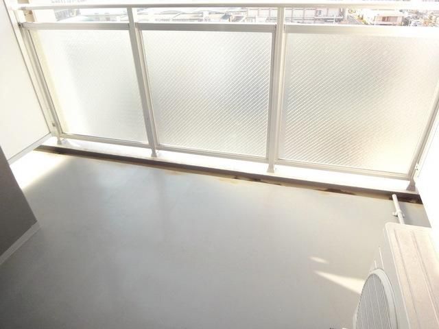バルコニー　広々バルコニー