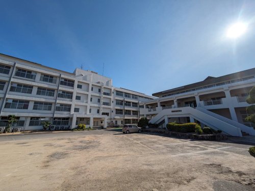 中学校　赤磐市立桜が丘中学校（中学校）まで1976m