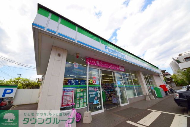 コンビニ　ファミリーマート市沢町店（コンビニ）まで690m