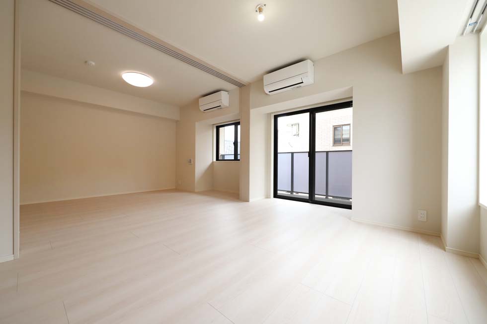 居室・リビング　明るい色調の室内です