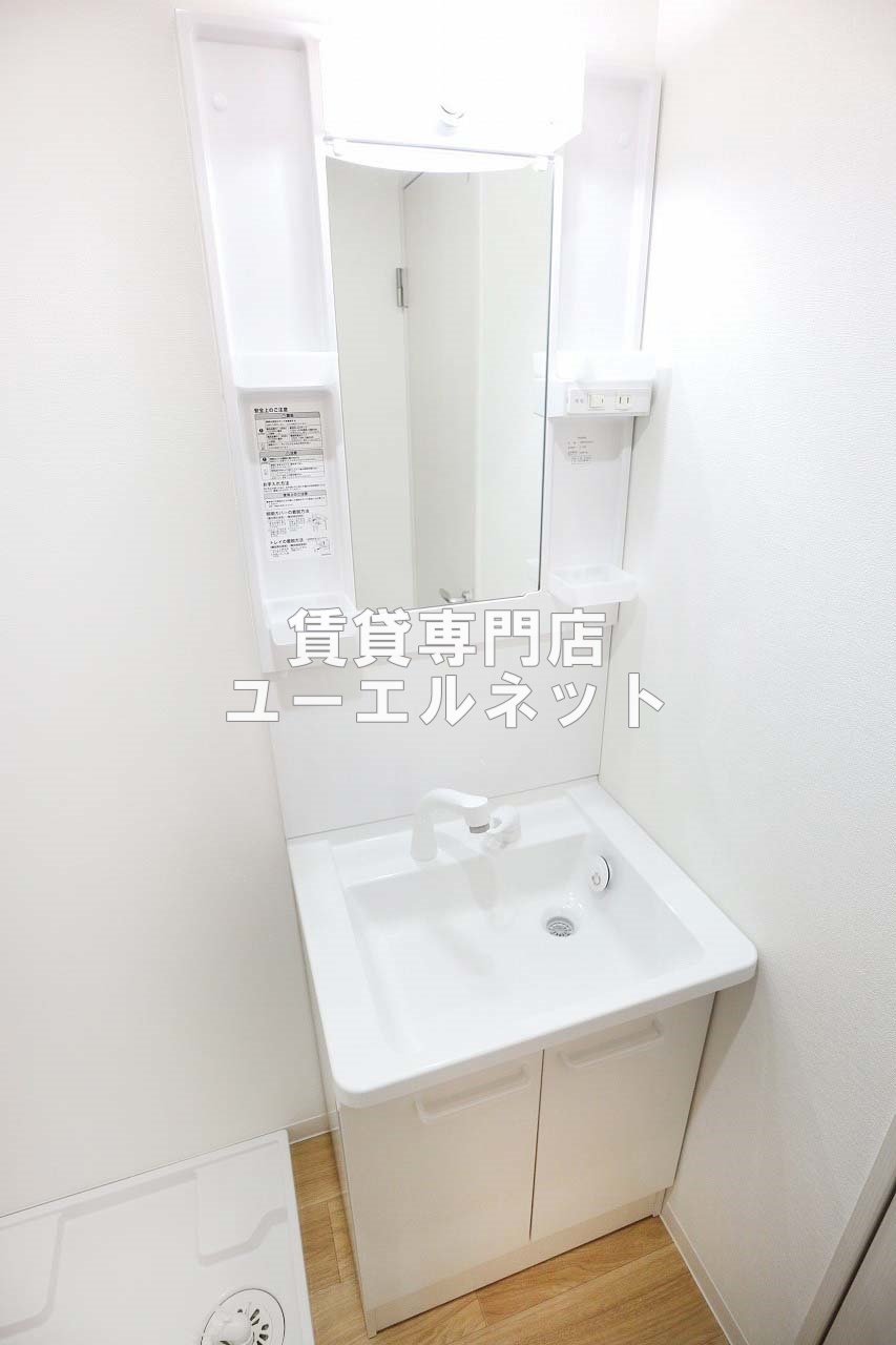 洗面設備　清潔感ある独立洗面台で毎日気持ちよく♪