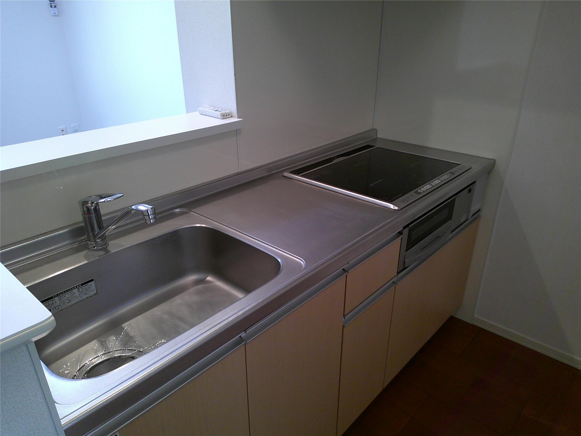 洗面設備　対面キッチン　IHビルドインコンロ