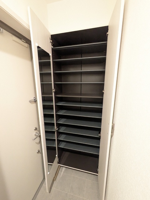 玄関　玄関　下駄箱