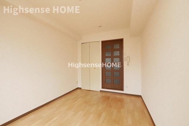 居室・リビング　こちらの居間で趣味の時間をお楽しみください