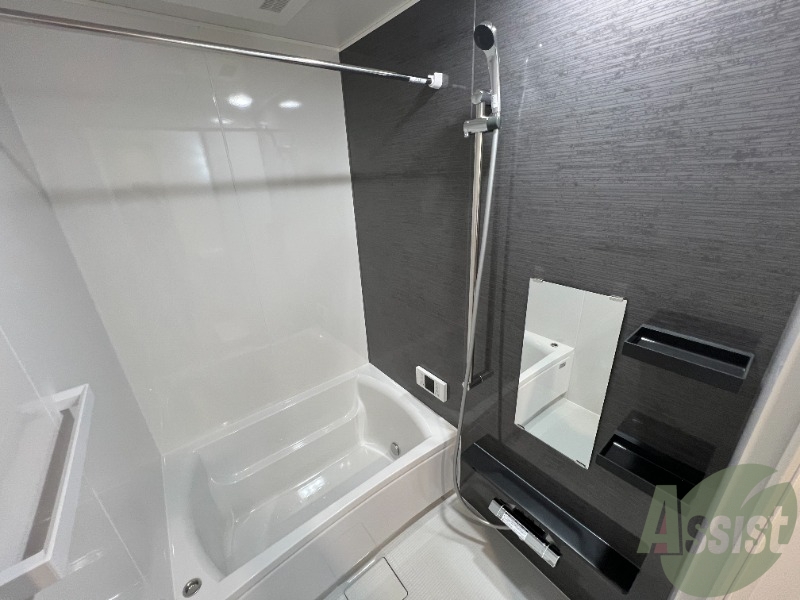 バス・シャワールーム　浴室は、広く足を延ばして浸かれそうな大きさでした