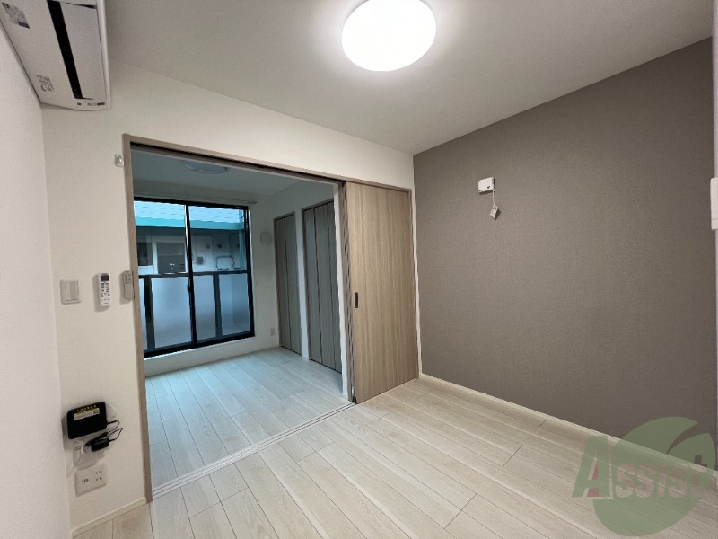 居室・リビング　ＤＫ６帖の洋室です。お部屋も部屋があるので広々としています。