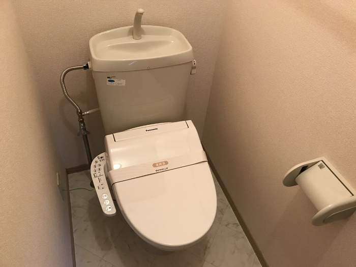 トイレ　温水洗浄暖房便座ついてます☆