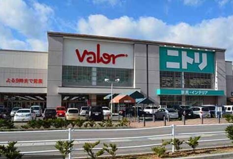 スーパー　バロー瀬戸西店（スーパー）まで657m