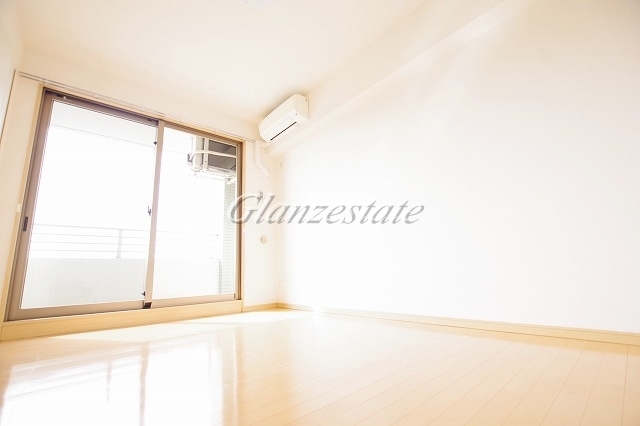 居室・リビング　☆陽の差し込む明るいリビング☆