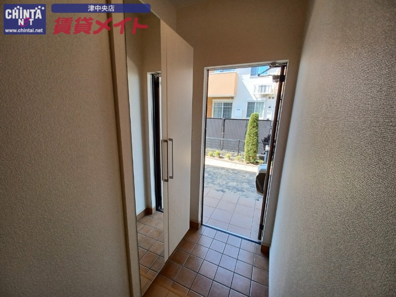 玄関　同型参考写真