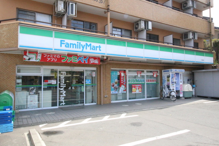 コンビニ　ファミリーマート　小松島店（コンビニ）まで700m