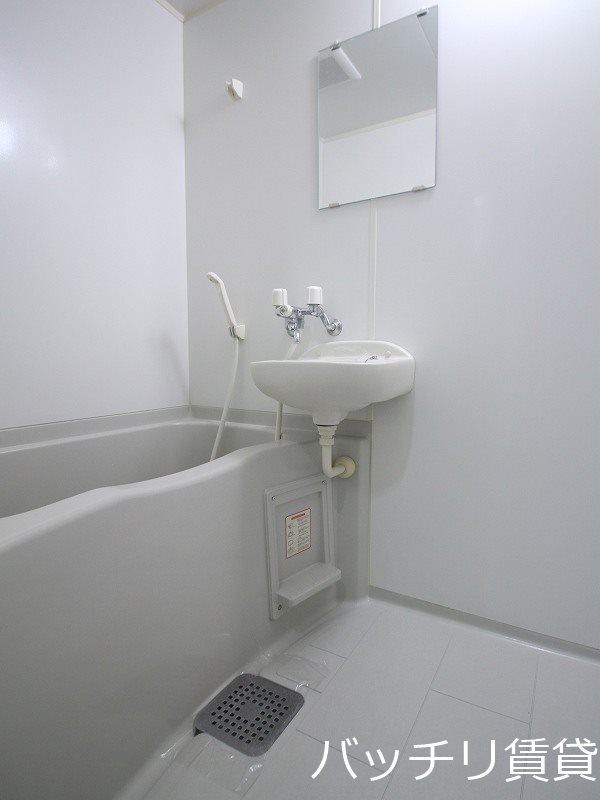 バス・シャワールーム　同型タイプの為、現状を優先致します。