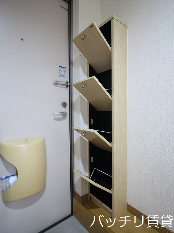 玄関　同型タイプの為、現状を優先致します。