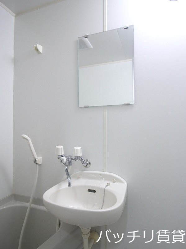 洗面設備　同型タイプの為、現状を優先致します。