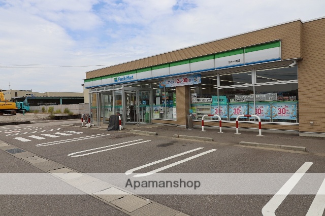コンビニ　ファミリーマート（コンビニ）まで2126m