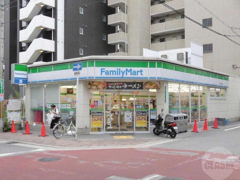コンビニ　ファミリーマート阪急三国駅西店（コンビニ）まで400m