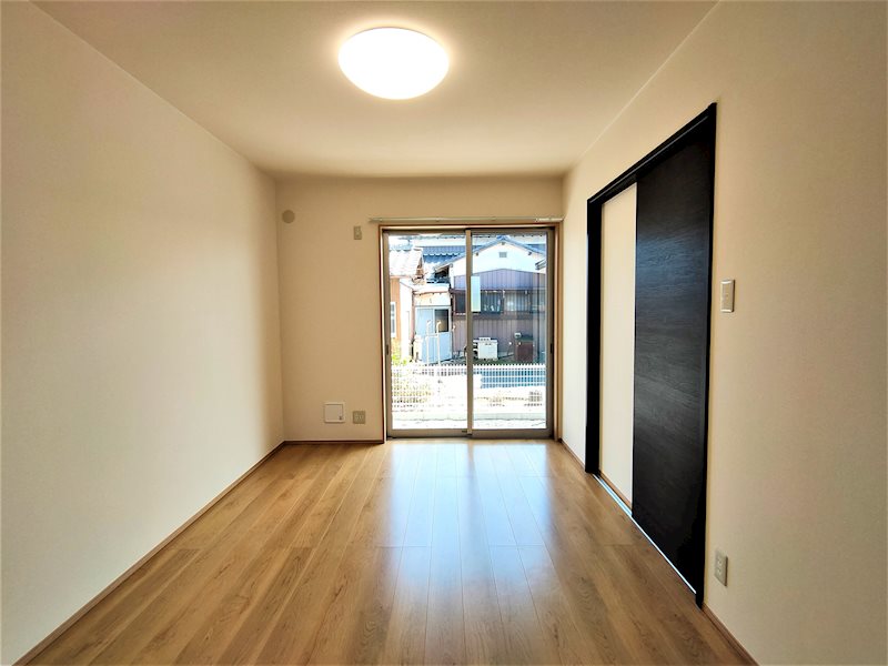 居室・リビング　ゆったりとした空間でくつろぎの時間をどうぞ味わって下さい。