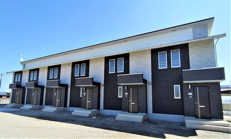 建物外観　1軒様毎の玄関の作りとなっているので、プライベートが保守でき