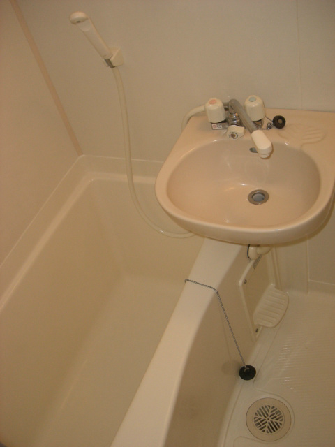 バス・シャワールーム　バストイレ別です