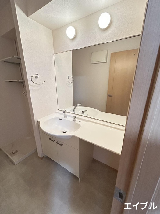 洗面設備　別のお部屋の写真です。